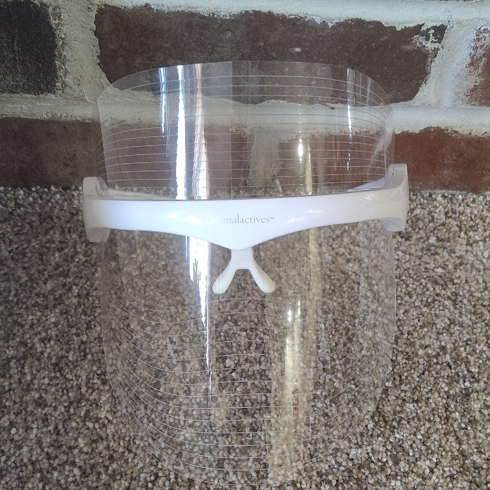 White LED Light Therapy Mask - Picture 2 of 4